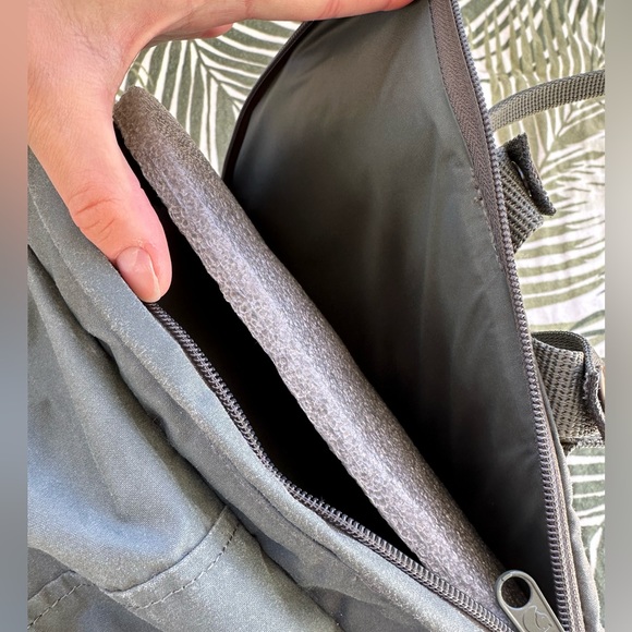 Fjallraven Kanken Laptop Bag 17” in Forest Green - Picture 13 of 13